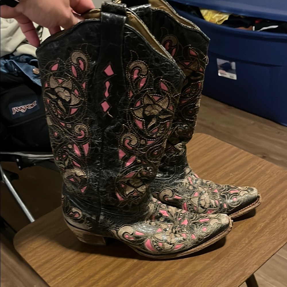 Women's Western Embroidered Boots - Black and Pink